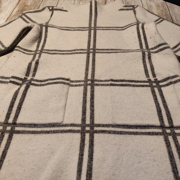 Moth sweater - Picture 4 of 7